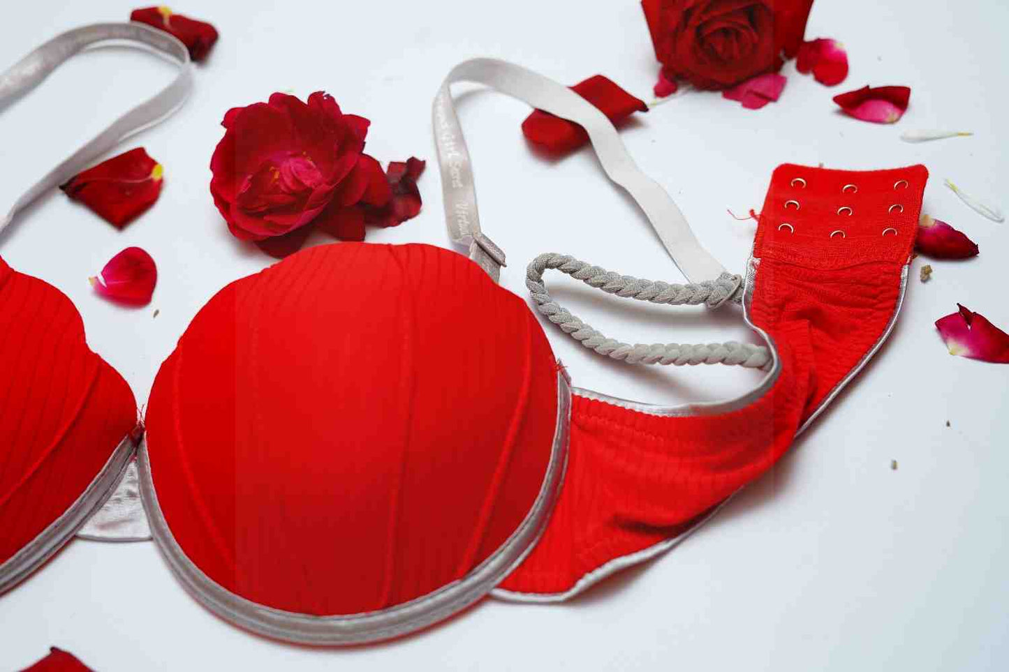 Feminique Lingerie set with shell-shaped cups