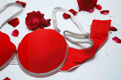 Feminique Lingerie set with shell-shaped cups