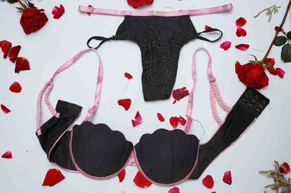 Feminique Lingerie set with shell-shaped cups