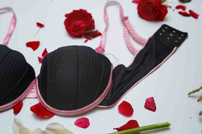 Feminique Lingerie set with shell-shaped cups