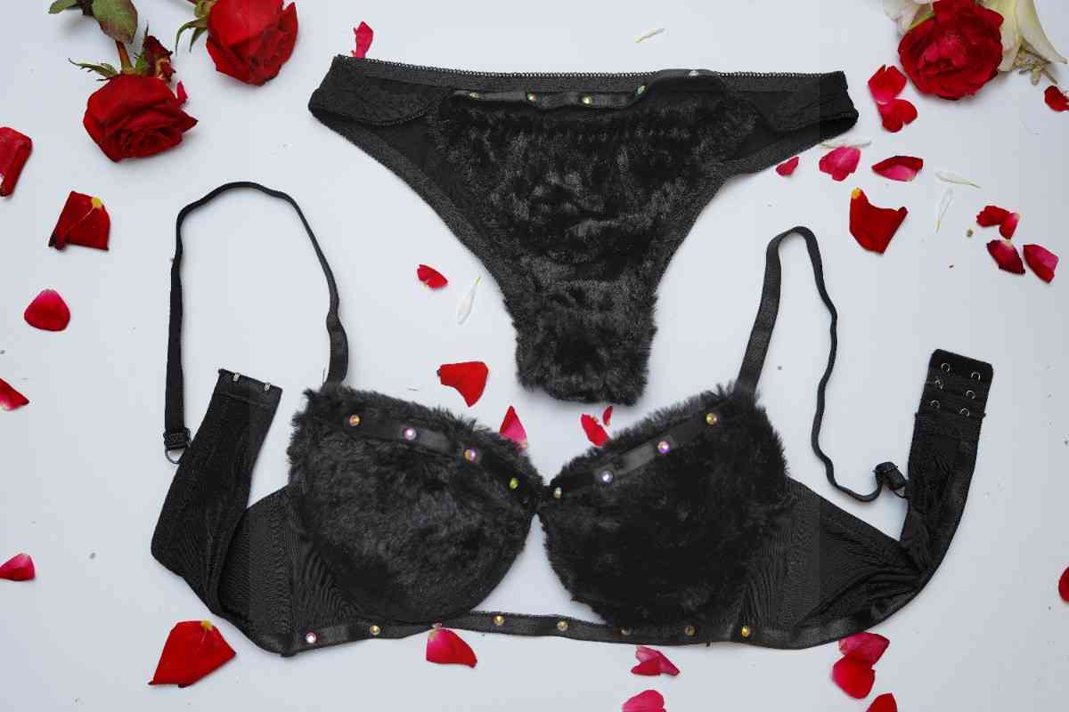 FAUX FUR ELEGANT BRA SET