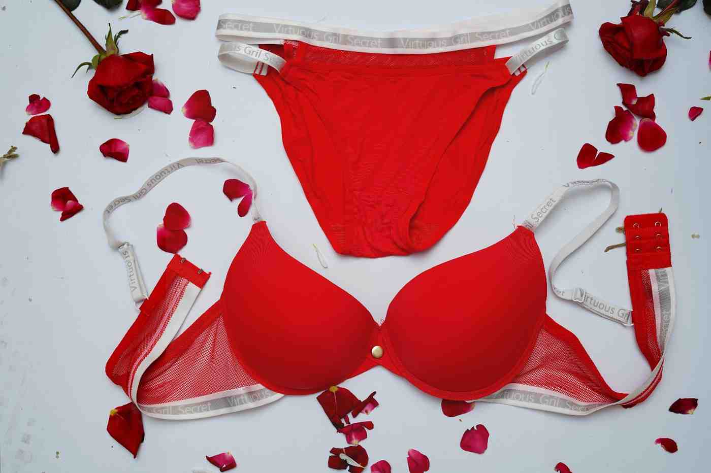 Light padded half-net bra and panty set