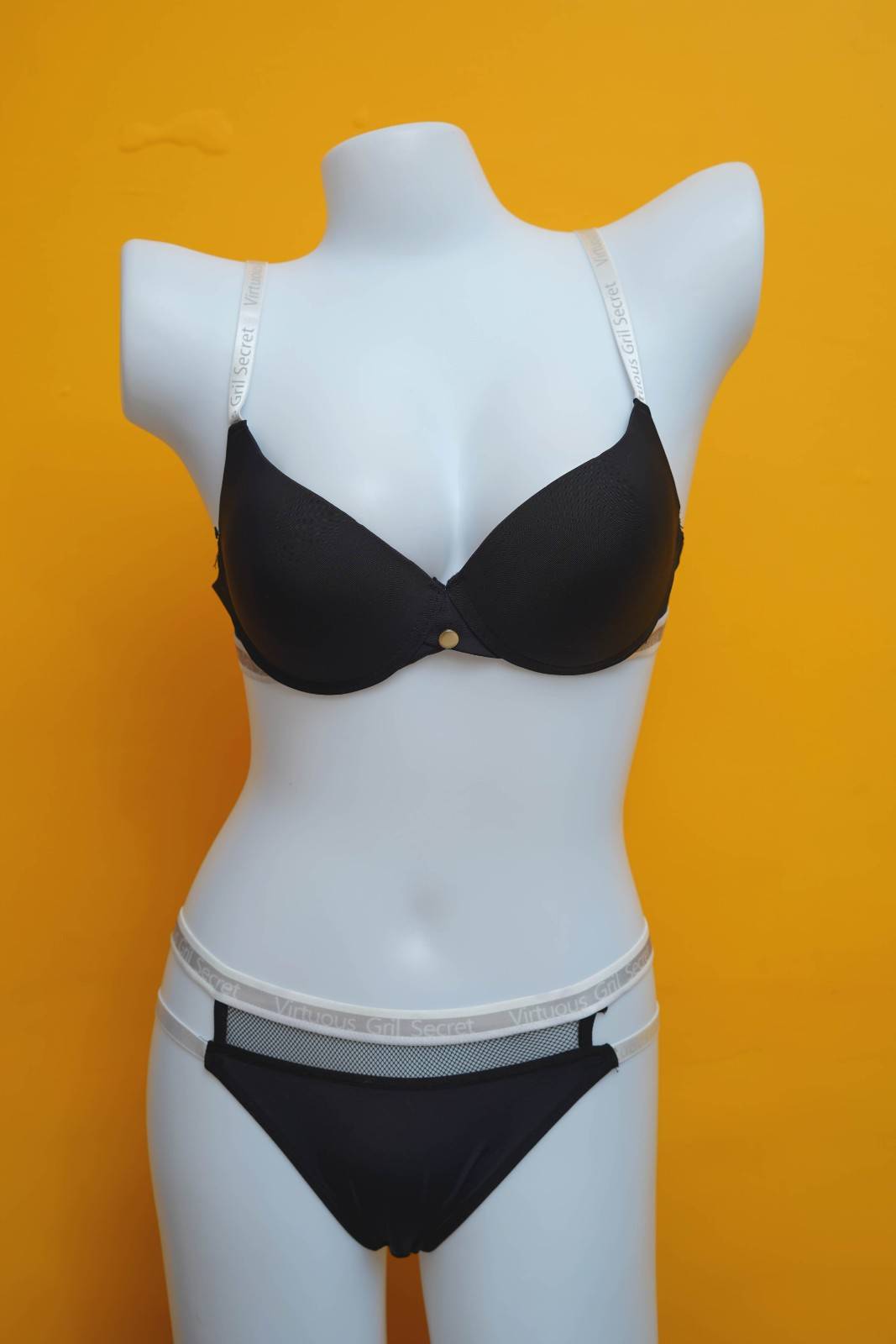 Light padded half-net bra and panty set